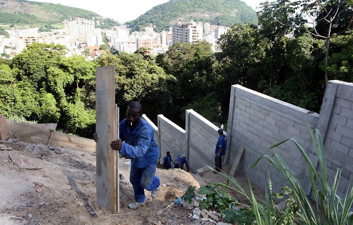 De Muur van Rio in aanbouw