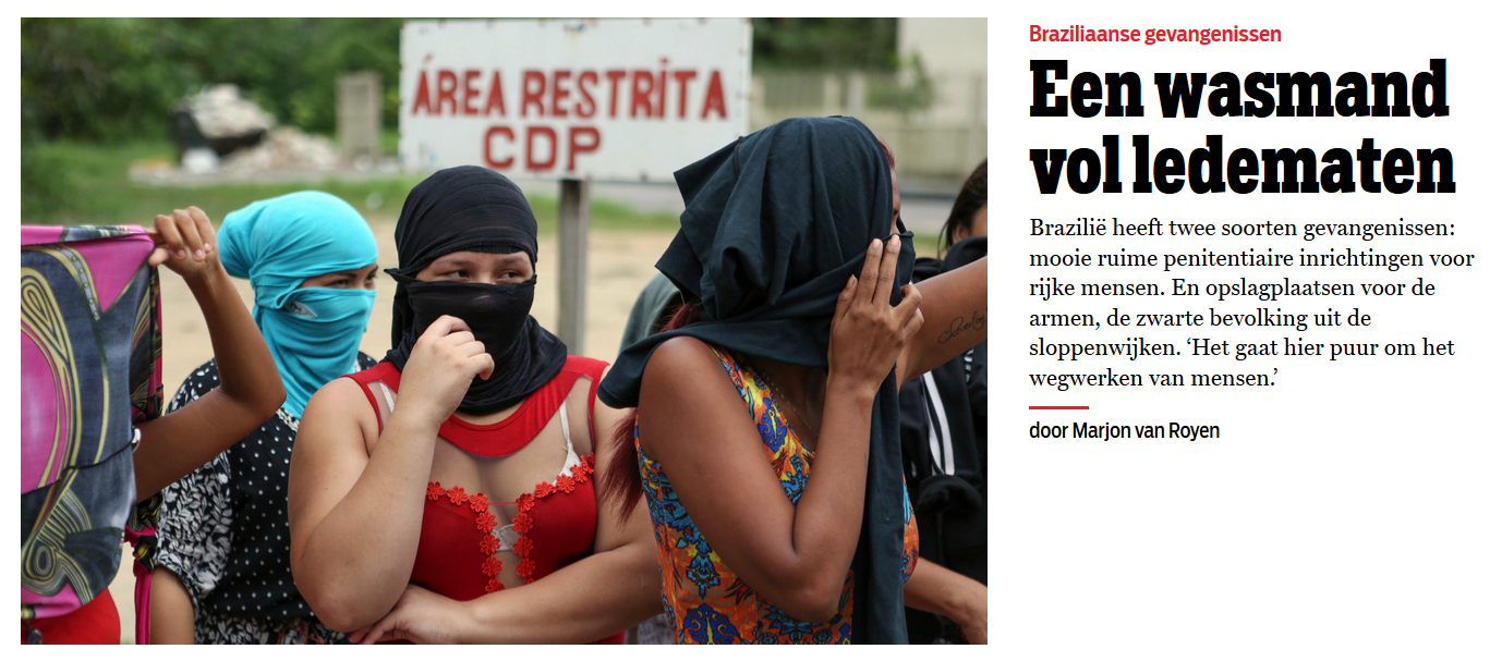 3 januari, Manaus, Anisio Jobim Penitentiary Complex. Familieleden van gevangenen proberen onherkenbaar te blijven terwijl ze wachten op de namen van de gedode gevangenen © Michael Dantas / AP / HH